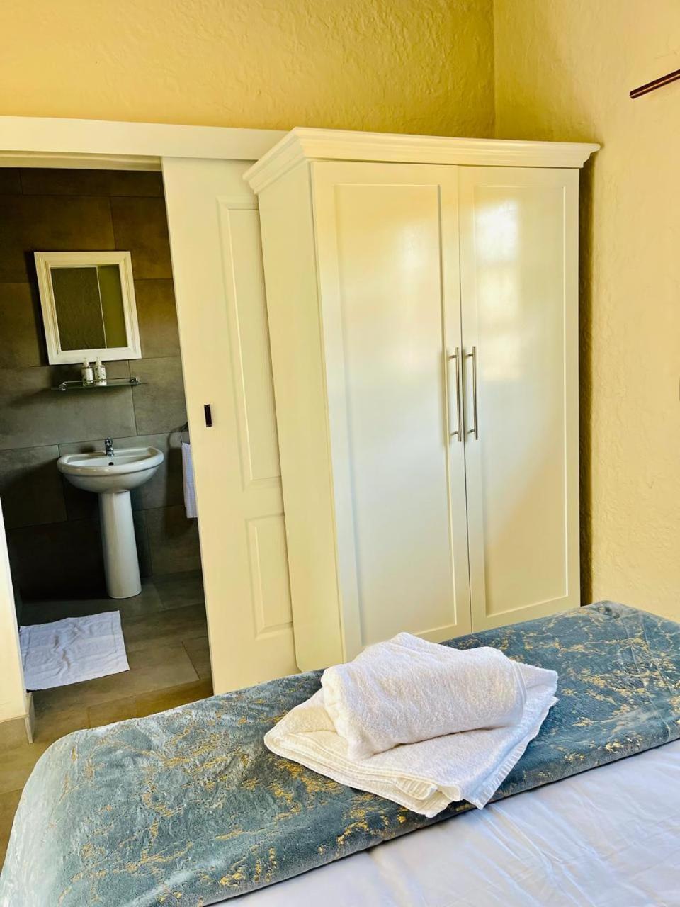 Oak Gardens Bed And Breakfast 뉴캐슬 외부 사진