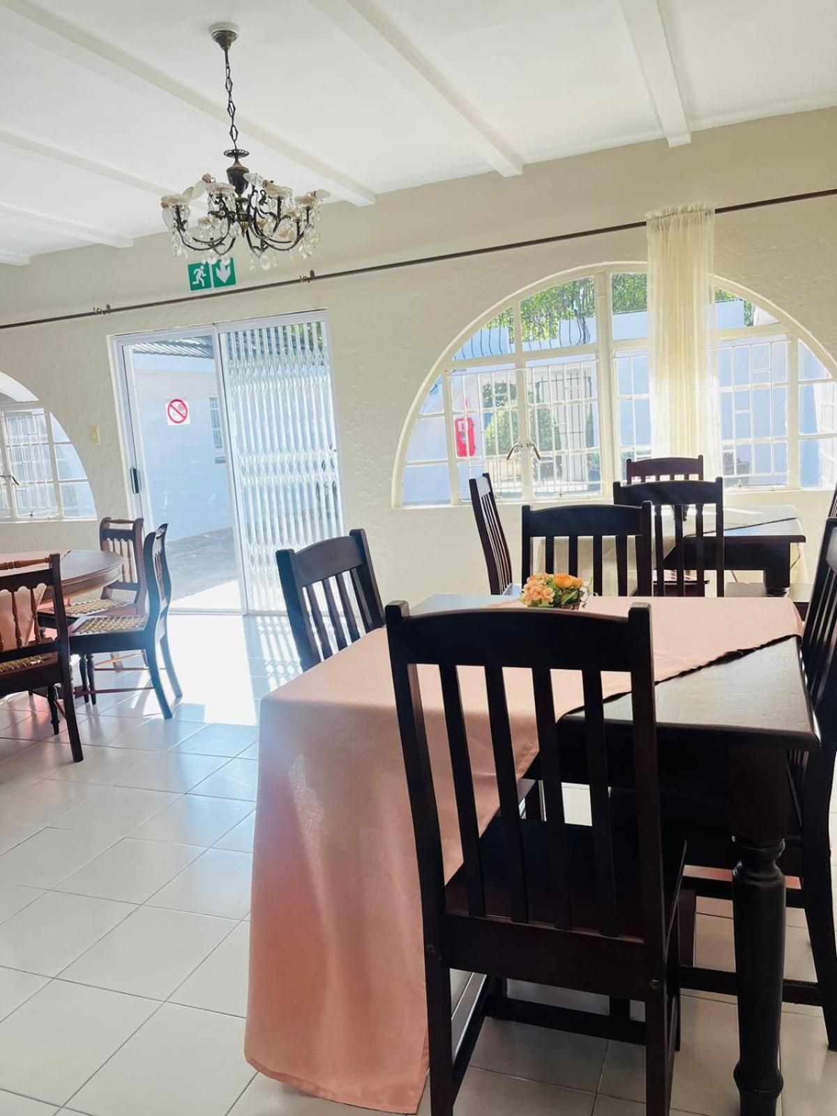 Oak Gardens Bed And Breakfast 뉴캐슬 외부 사진