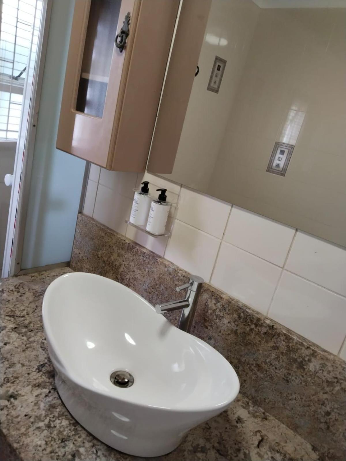 Oak Gardens Bed And Breakfast 뉴캐슬 외부 사진