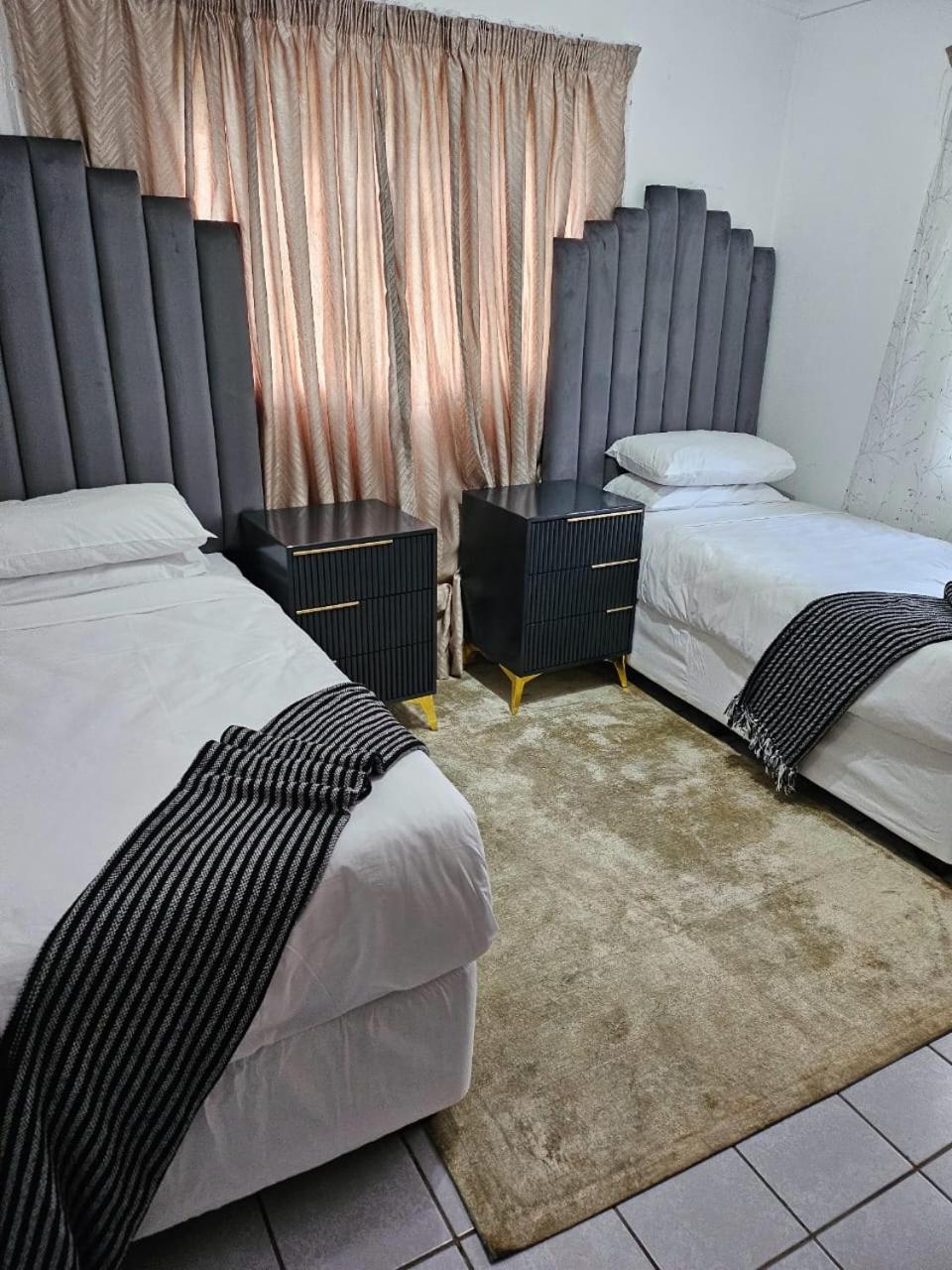 Oak Gardens Bed And Breakfast 뉴캐슬 외부 사진